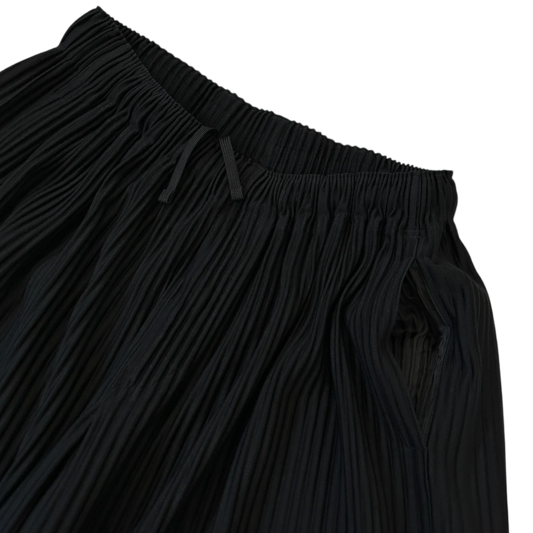 (2) ISSEY MIYAKE HOMME PLISSE WIDE SHORTS - Image 5