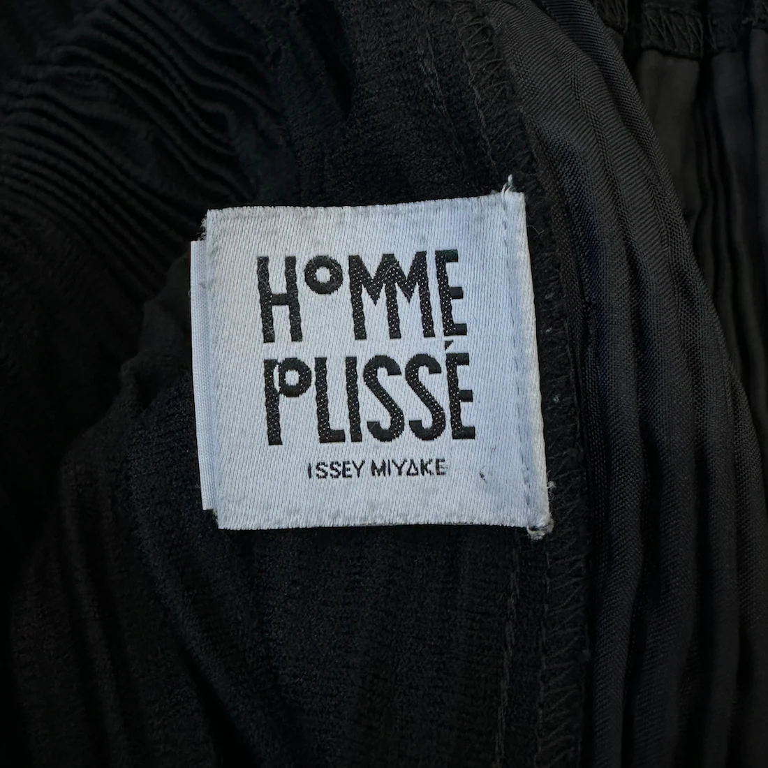 (2) ISSEY MIYAKE HOMME PLISSE WIDE SHORTS - Image 7