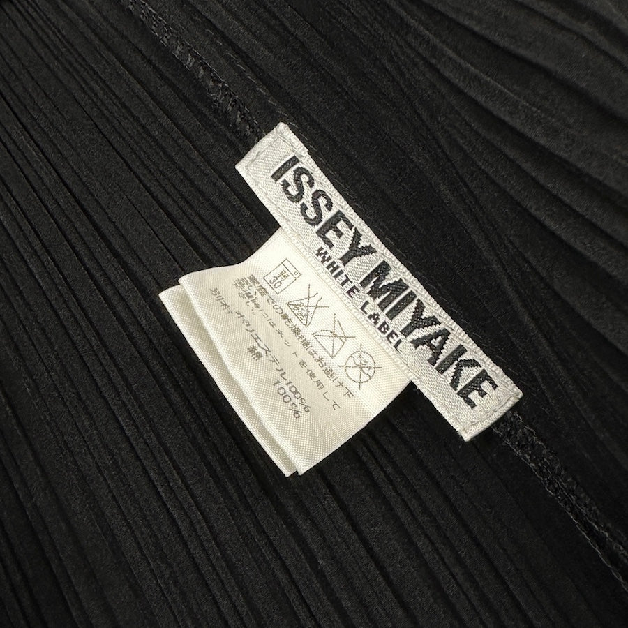 (2) ISSEY MIYAKE WHITE LABEL MOCK-NECK TANK - Image 3