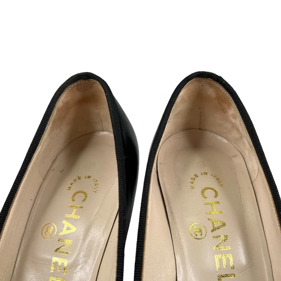 CHANEL BLACK LEATHER / PATENT LEATHER KITTEN HEELS - Image 10