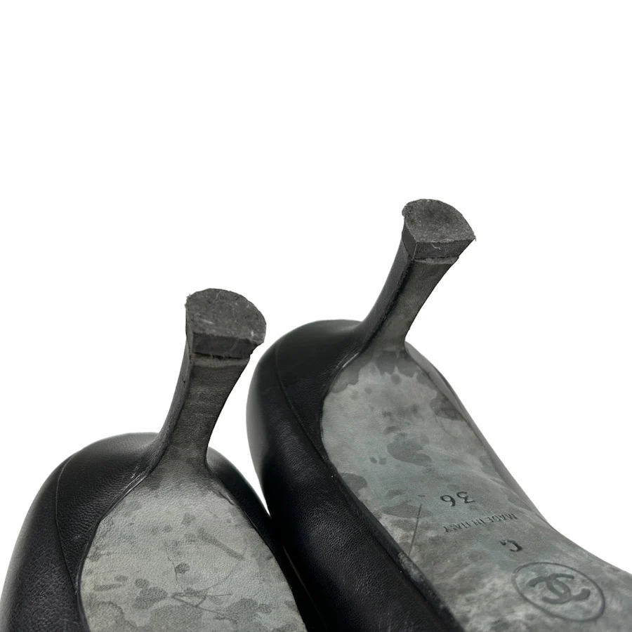 CHANEL BLACK LEATHER / PATENT LEATHER KITTEN HEELS - Image 12
