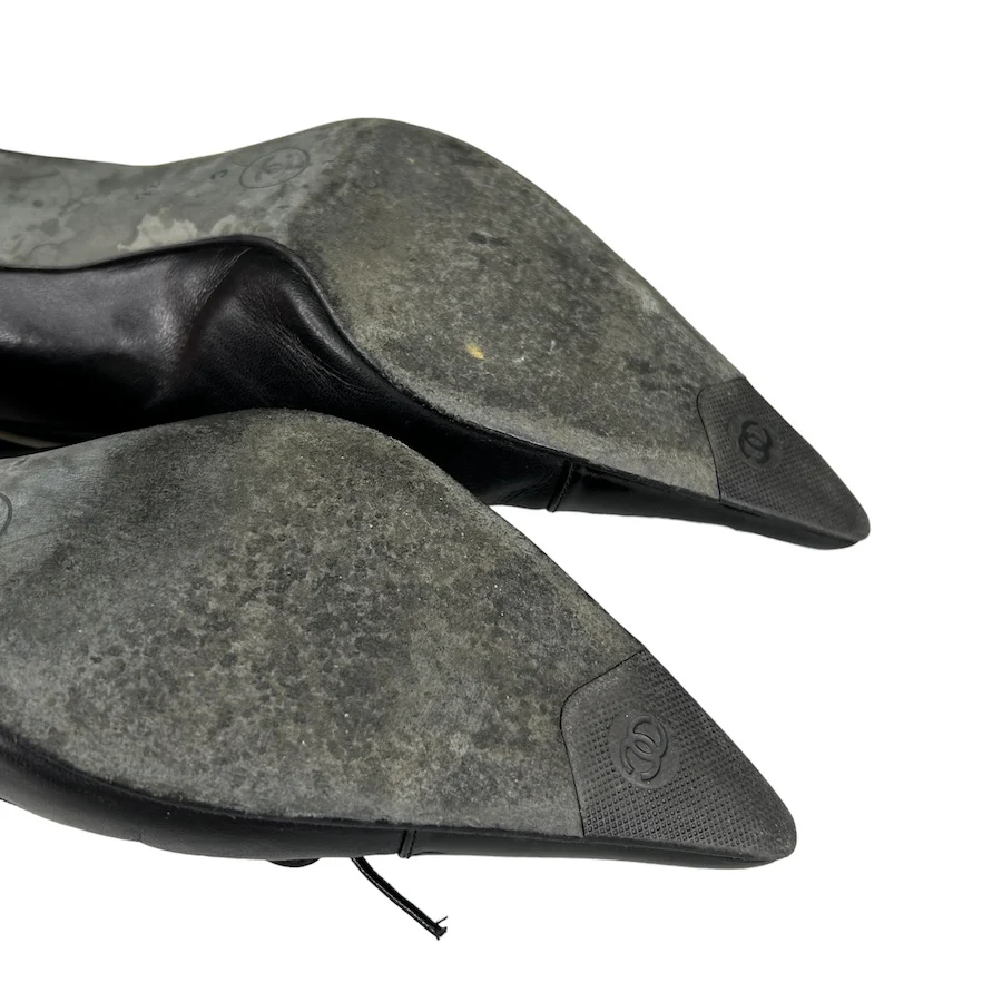 CHANEL BLACK LEATHER / PATENT LEATHER KITTEN HEELS - Image 13