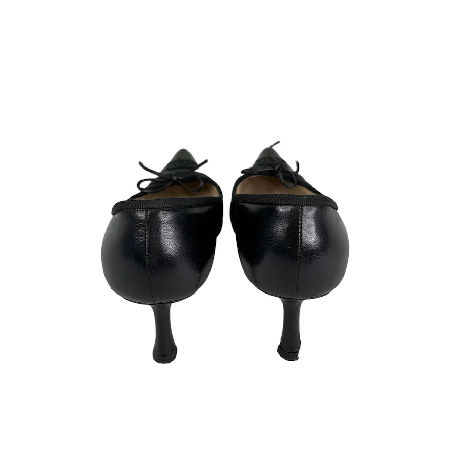CHANEL BLACK LEATHER / PATENT LEATHER KITTEN HEELS - Image 3