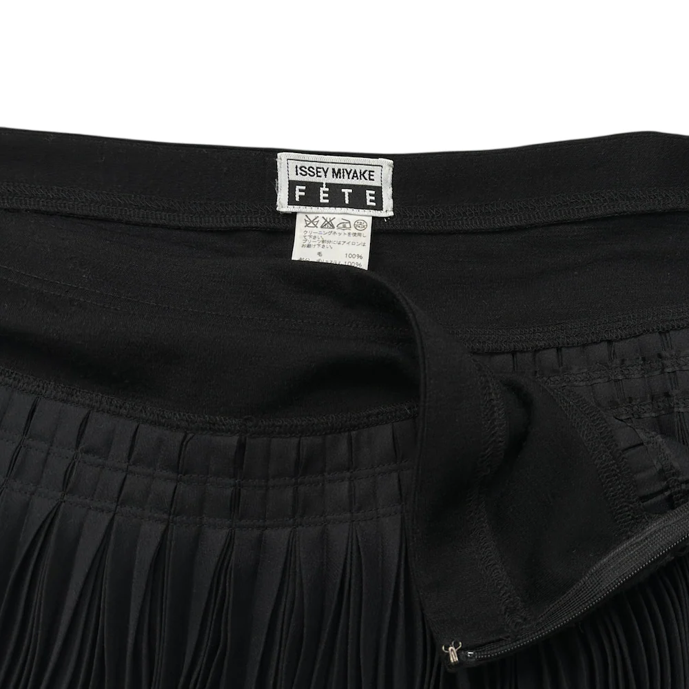 ISSEY MIYAKE FETE PLEATED SKIRT - BLACK - Image 3