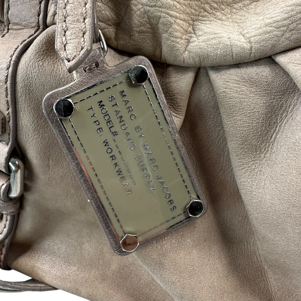 MARC JACOBS SLOUCHY 2-WAY SHOULDER BAG - TAN - Image 3